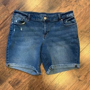 Maurices size 18 Bermuda shorts